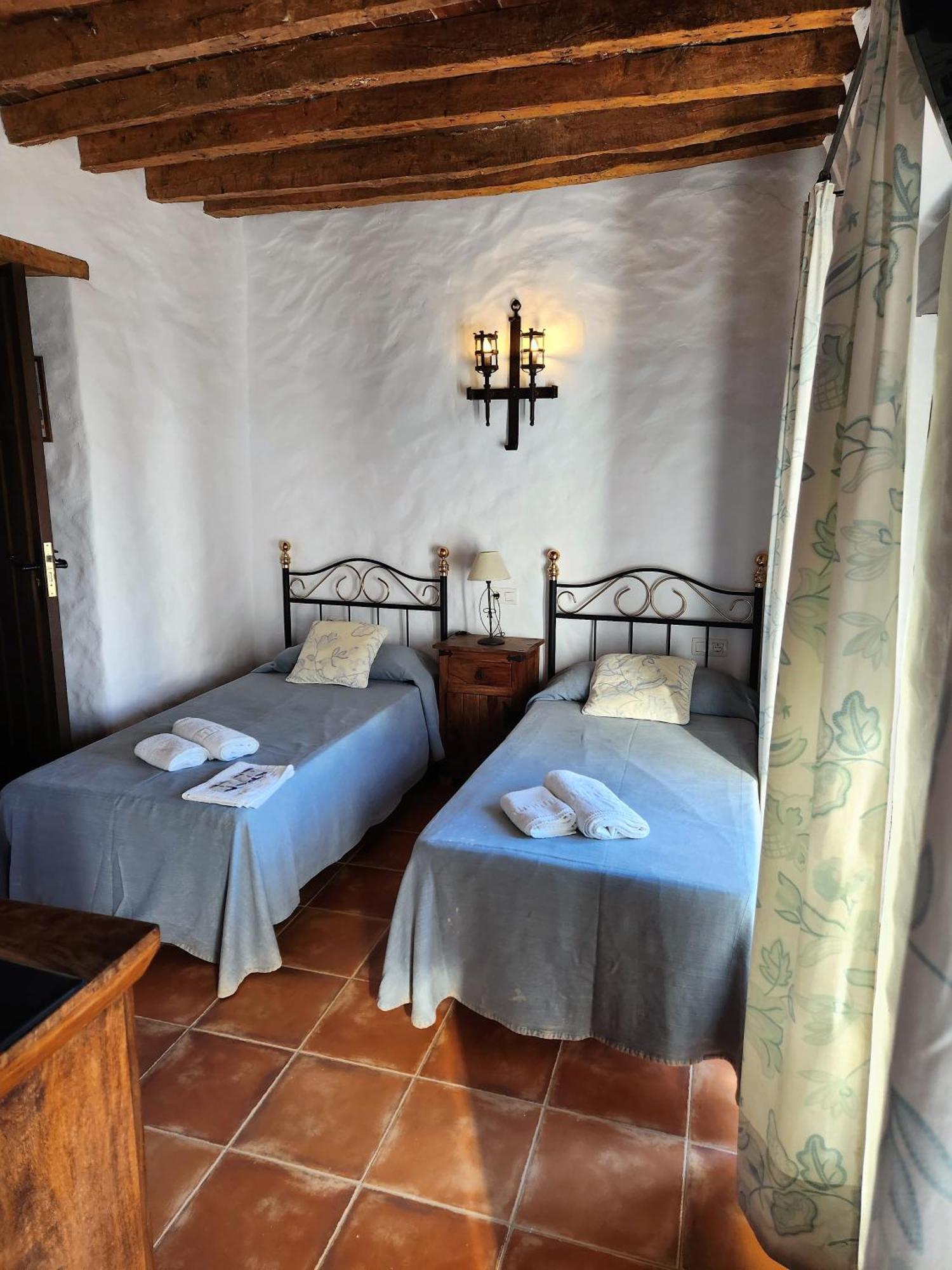 Posada La Plaza Canillas de Albaida Extérieur photo